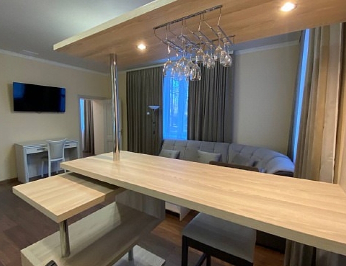 2-местный полулюкс двухкомнатный первой категории (5,7 корп.) - Парк-отель AMAKS «Ершово»