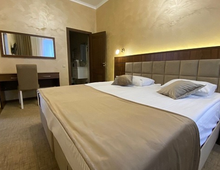 2-местный полулюкс двухкомнатный первой категории (5,7 корп.) - Парк-отель AMAKS «Ершово»