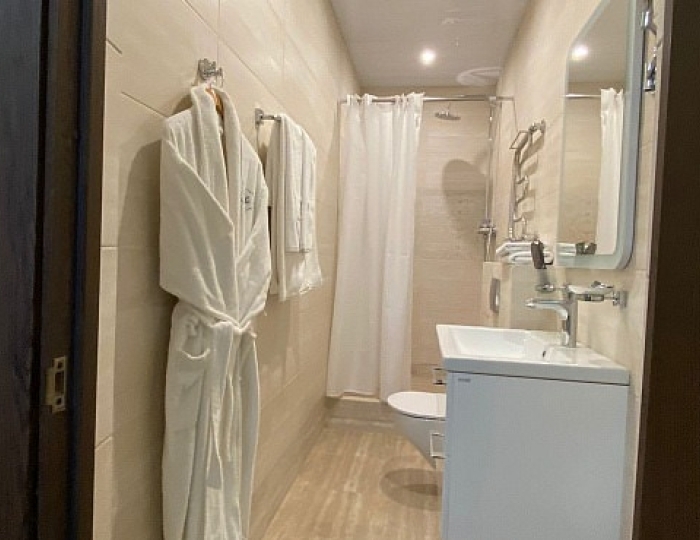 2-местный полулюкс двухкомнатный первой категории (5,7 корп.) - Парк-отель AMAKS «Ершово»